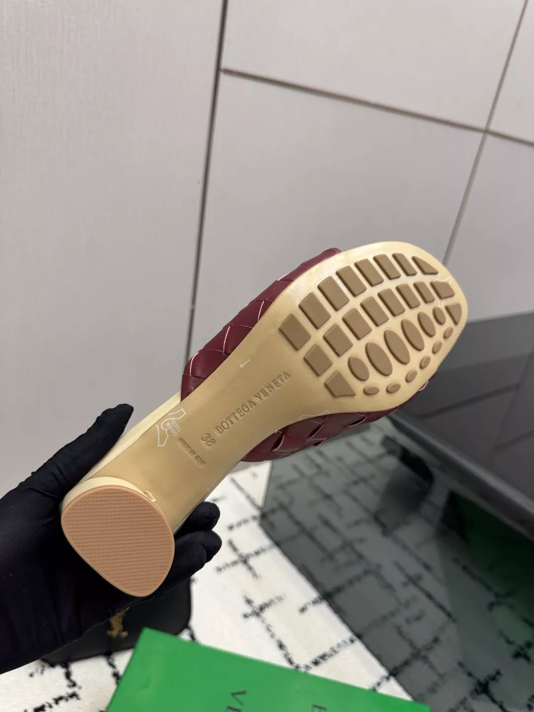 보테가베네타 인트레치아토 양가죽 슬리퍼 상세 이미지 9