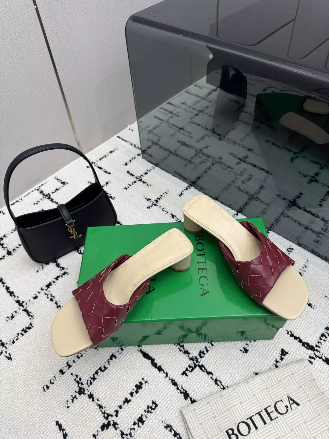 보테가베네타 인트레치아토 양가죽 슬리퍼 상세 이미지 3