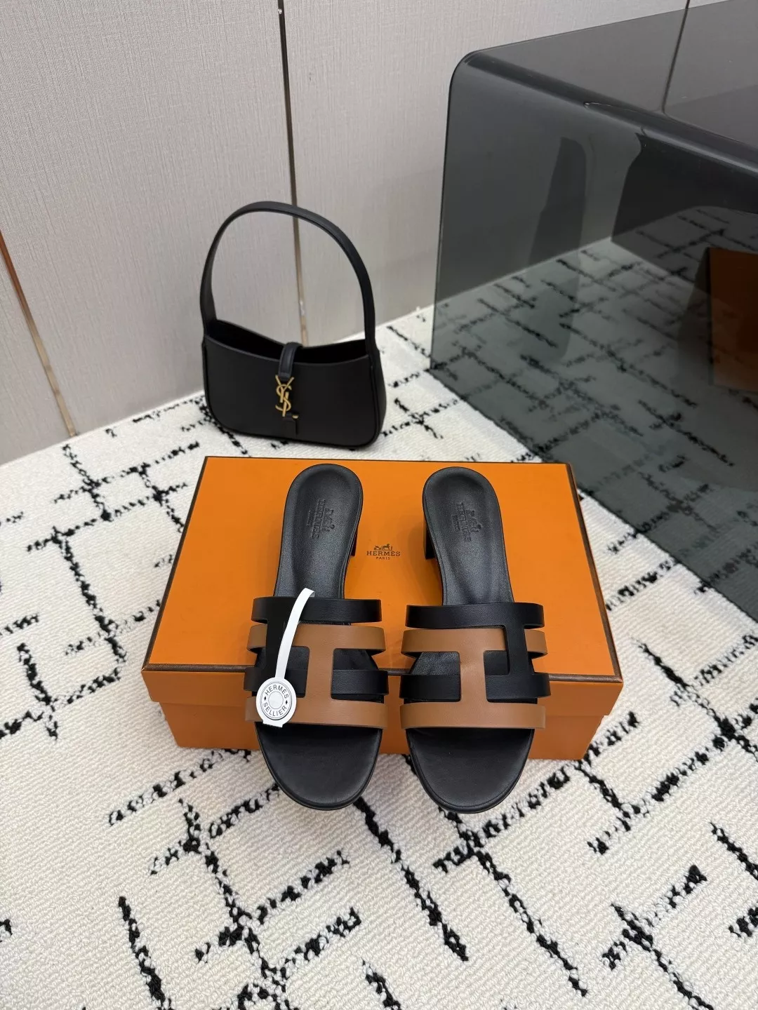에르메스 켈리 버클 포인티드 토 토오픈 뮬 상세 이미지 1