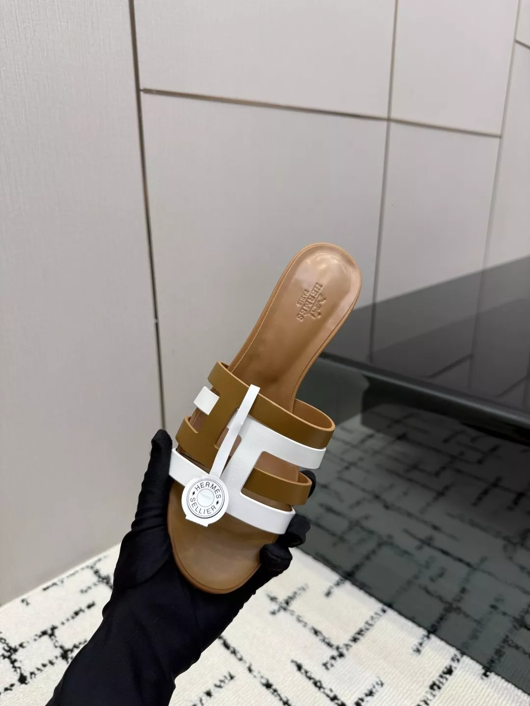 에르메스 켈리 버클 포인티드토 레더 토오픈 뮬 상세 이미지 8
