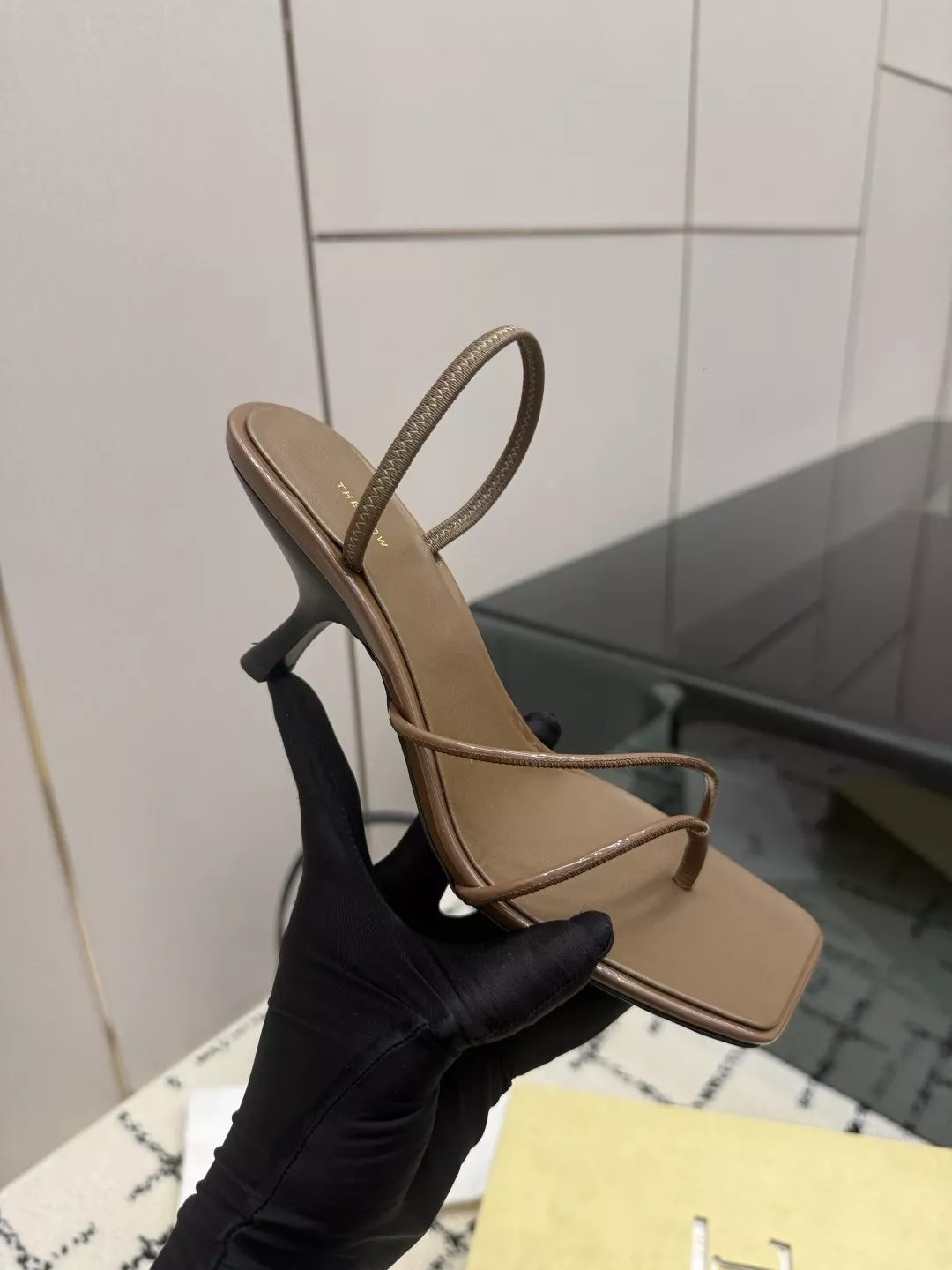 더로우 프렌치 빈티지 스퀘어토 미니멀 힐 샌들 상세 이미지 7