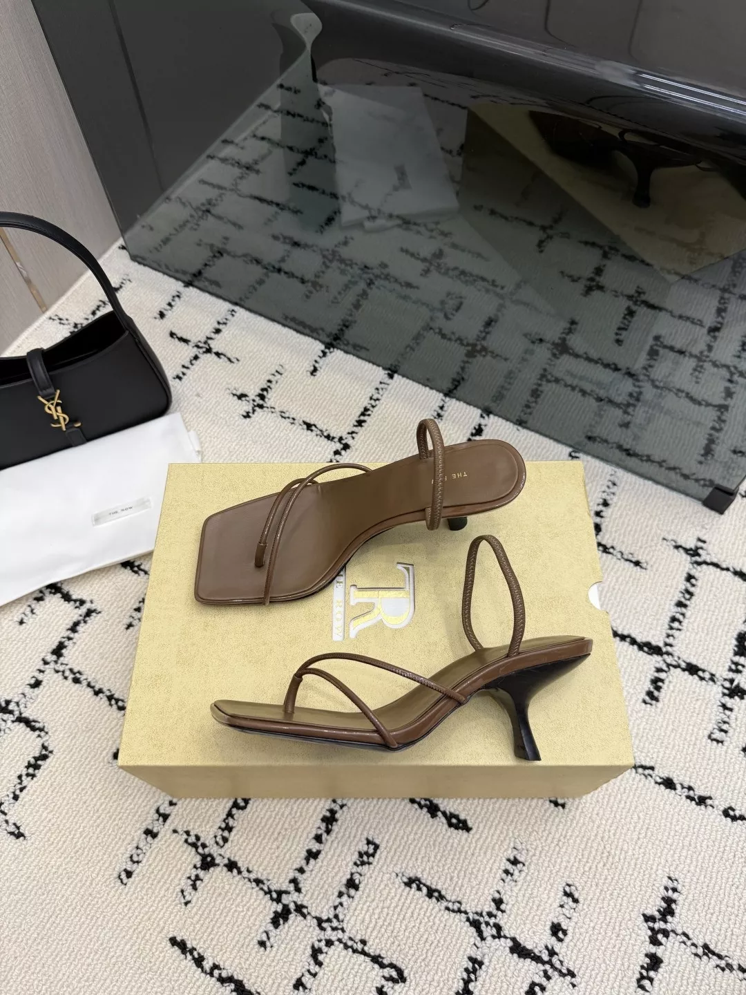 더로우 프렌치 빈티지 스퀘어토 미니멀 힐 샌들 상세 이미지 5