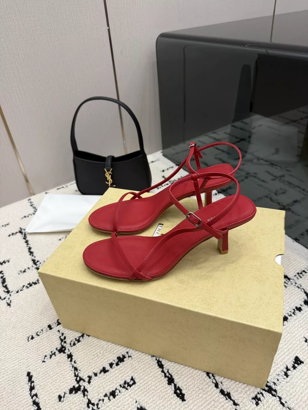 더로우 프렌치 빈티지 스퀘어토 미니멀 힐 샌들 상세 이미지 4