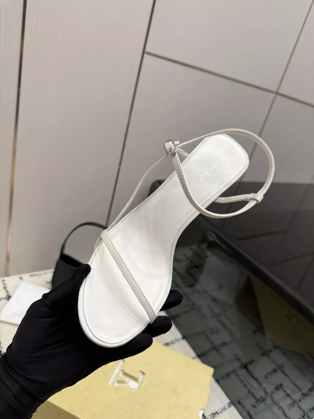 더로우 프렌치 빈티지 스퀘어토 가죽 힐 샌들 상세 이미지 8