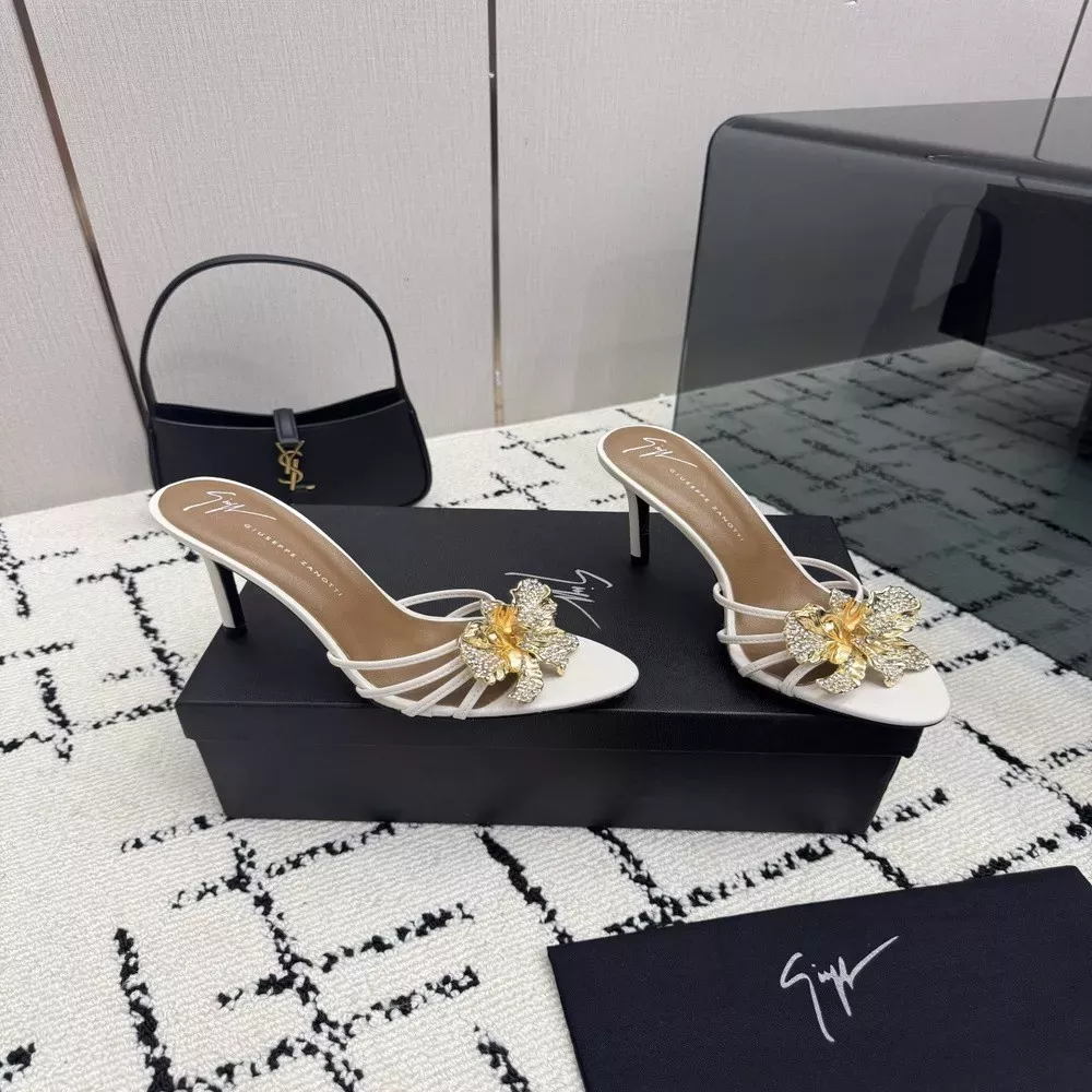 주세페자노티 플라워 장식 레더 하이토오픈 뮬