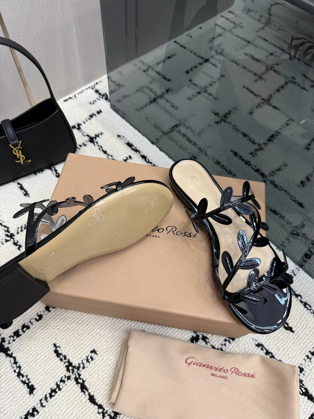 지안비토로시 에나멜 리프 장식 포인티드토 슬리퍼 상세 이미지 6