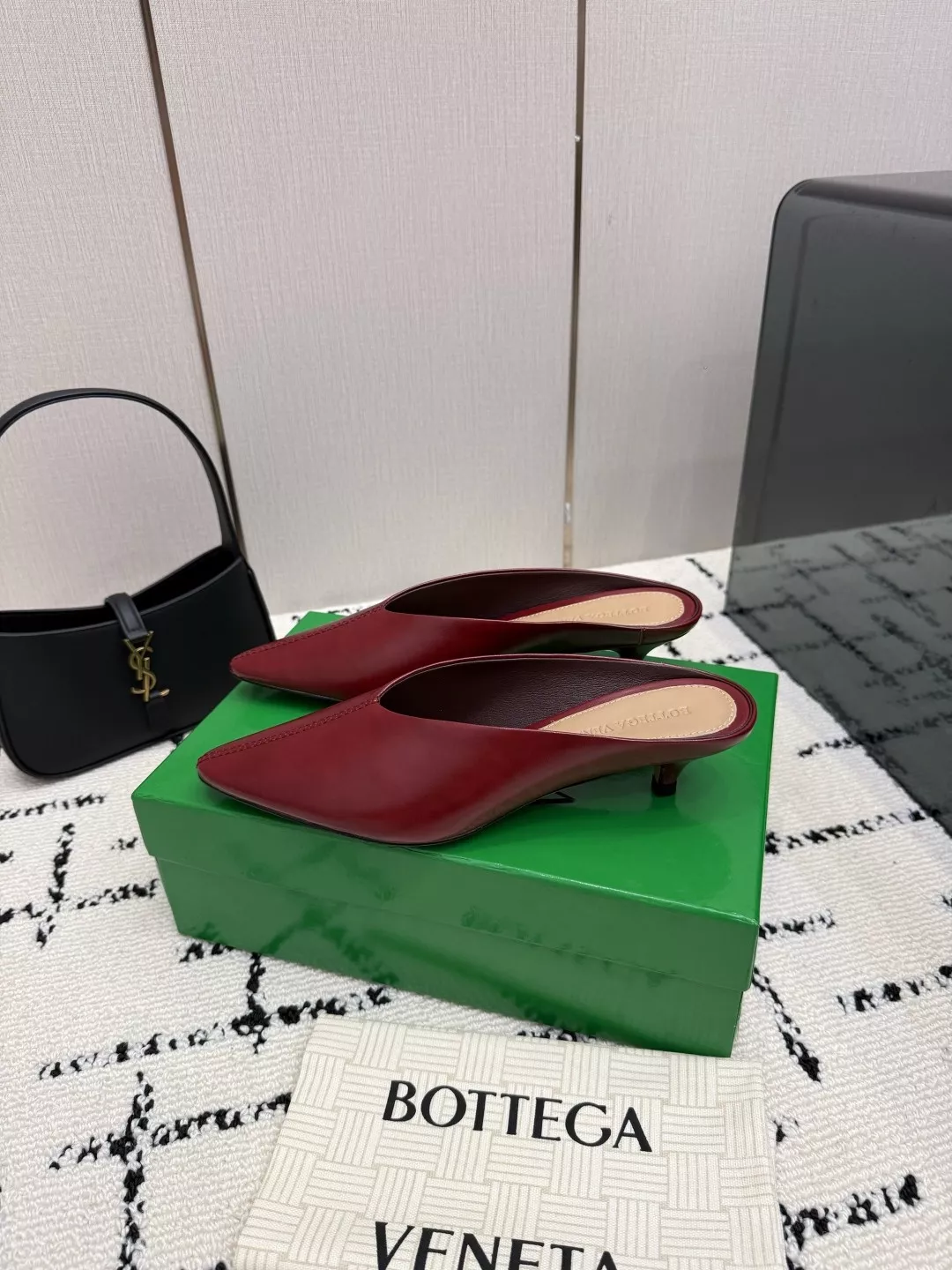 보테가베네타 브이넥 라운드토 키튼힐 뮬 상세 이미지 4