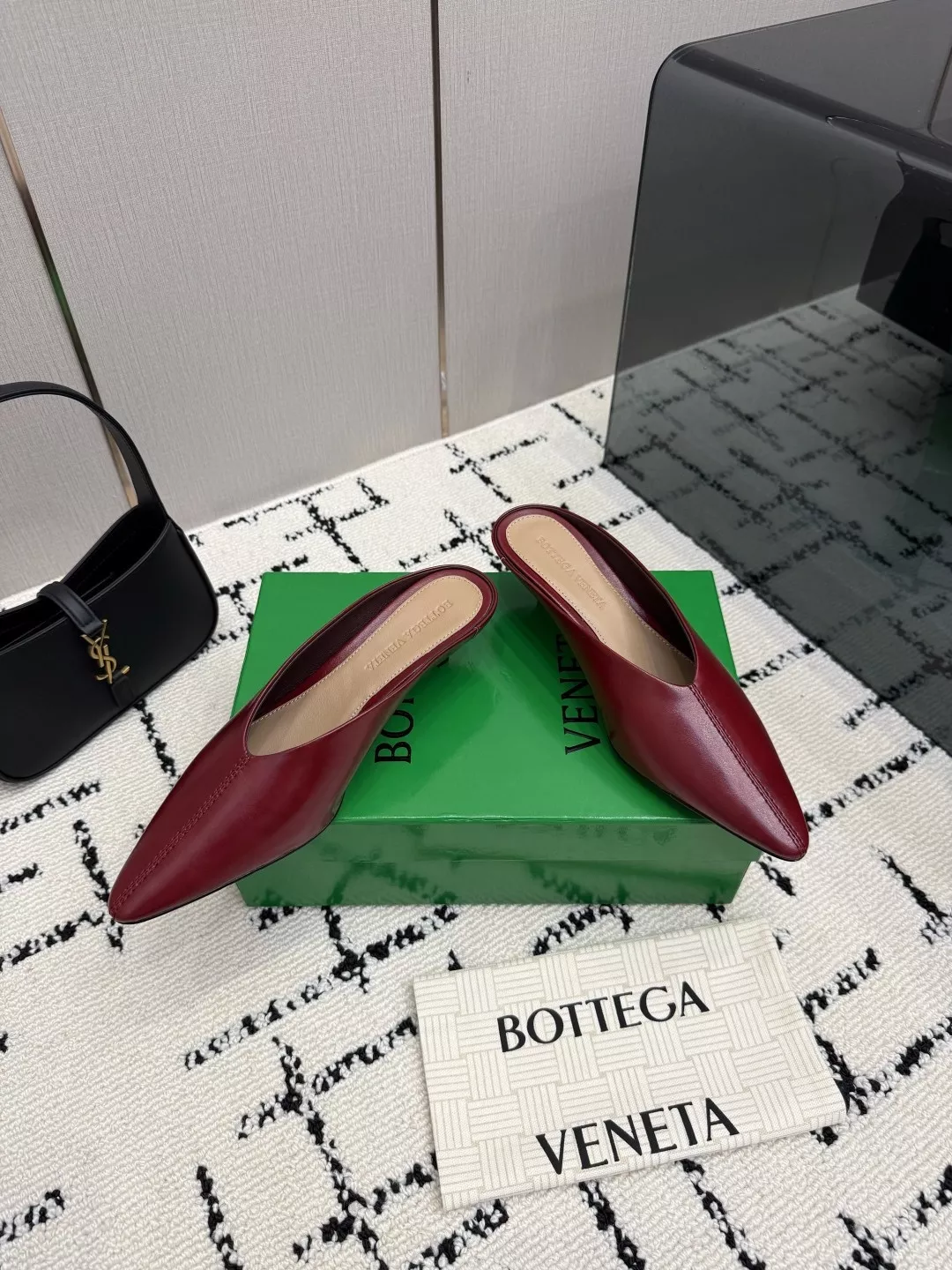보테가베네타 브이넥 라운드토 키튼힐 뮬 상세 이미지 3