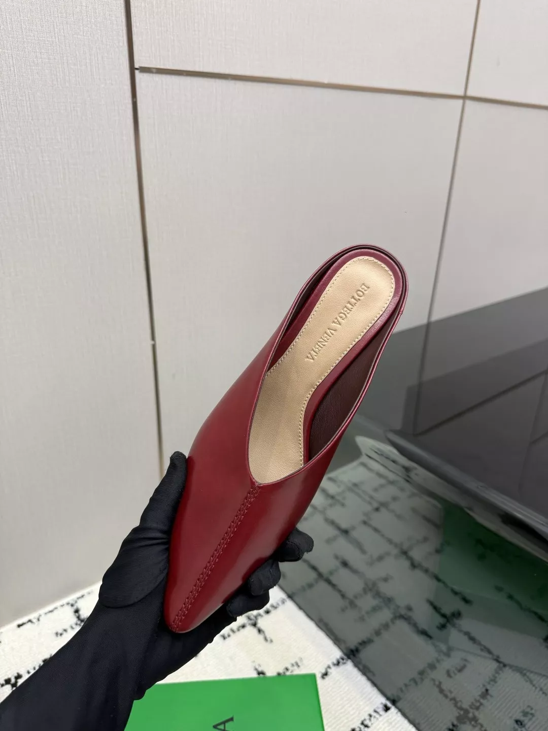보테가베네타 브이넥 라운드토 키튼힐 뮬 상세 이미지 8