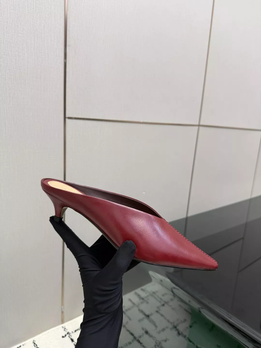 보테가베네타 브이넥 라운드토 키튼힐 뮬 상세 이미지 7