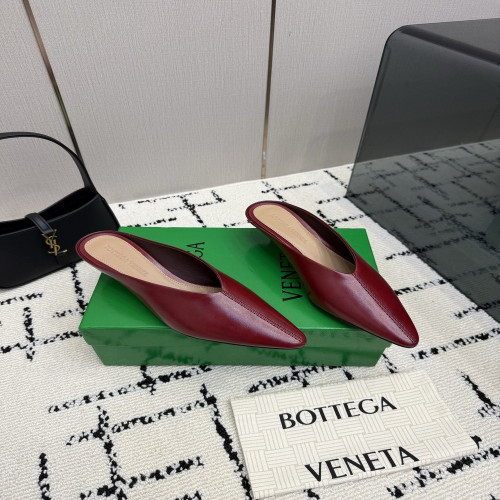 보테가베네타 브이넥 라운드토 키튼힐 뮬
