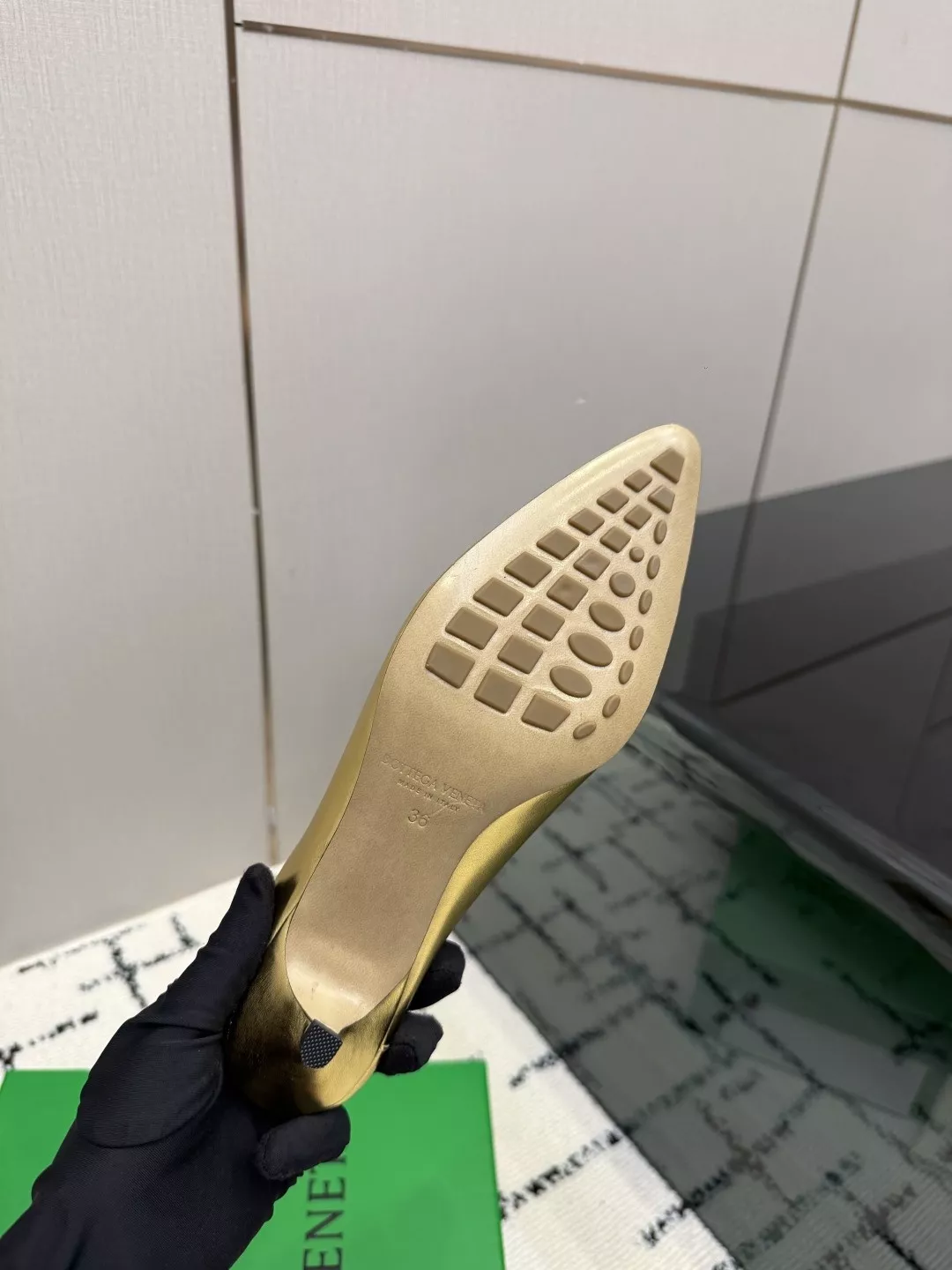 보테가베네타 베스타 골드 램스킨 캣힐 뮬 상세 이미지 9