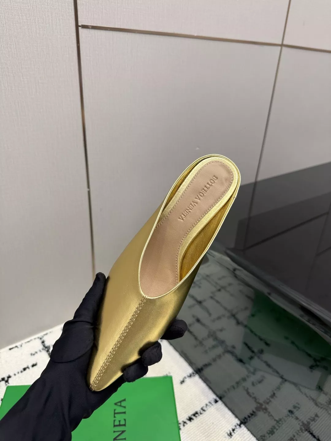 보테가베네타 베스타 골드 램스킨 캣힐 뮬 상세 이미지 8