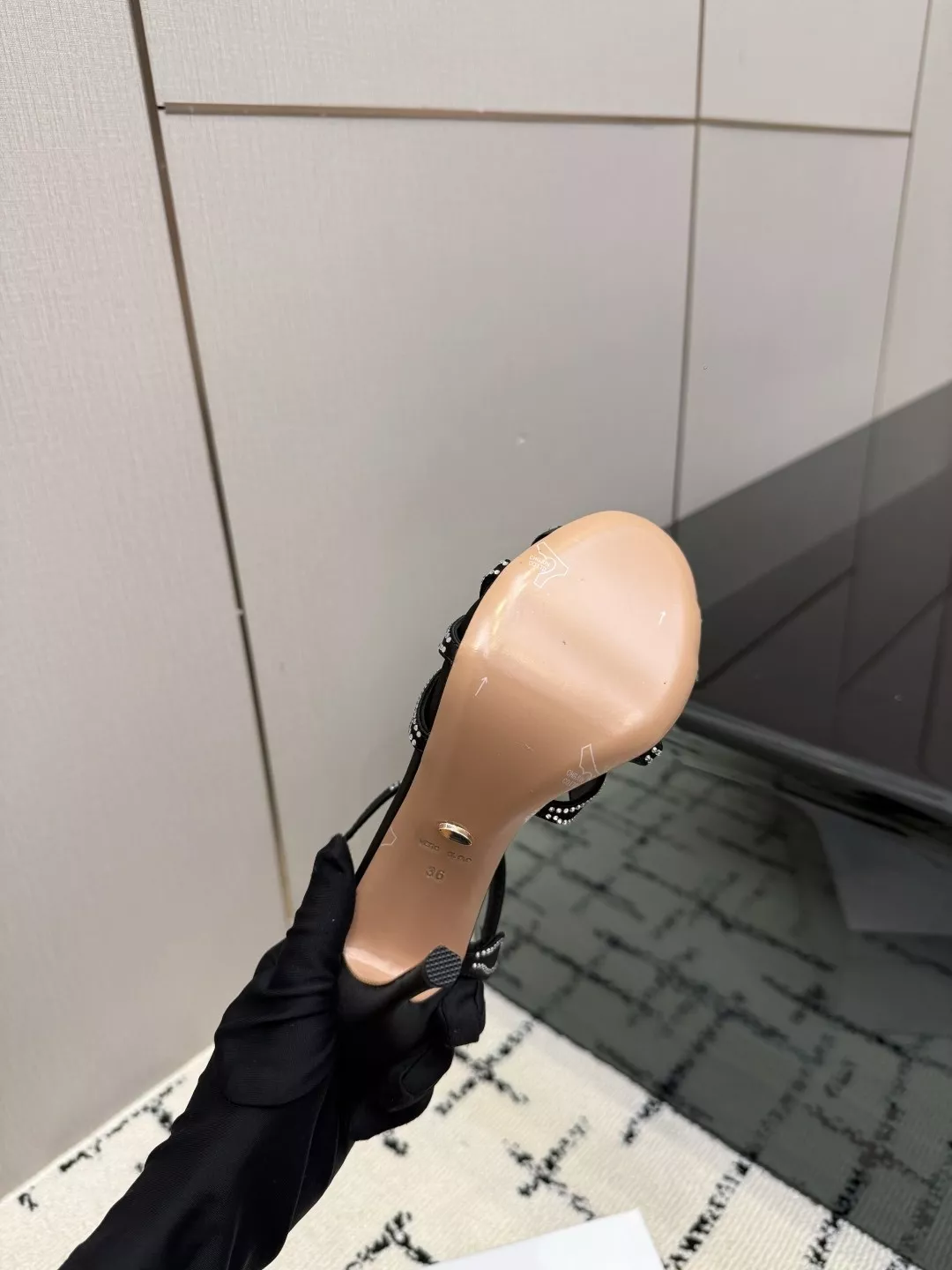 알렉산더왕 뾰족토 새틴 큐빅 힐 샌들 상세 이미지 9
