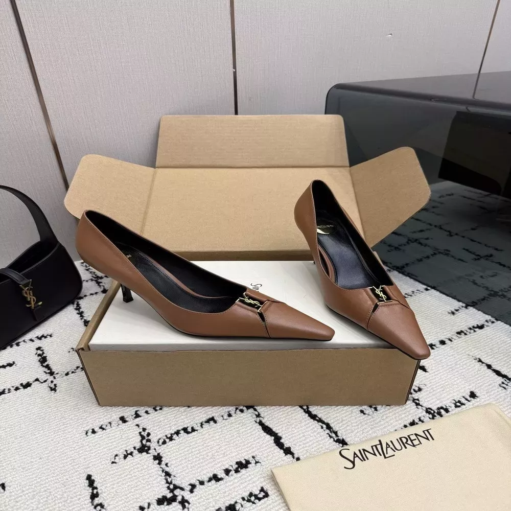 입생로랑 크리스탈 체인 장식 포인티드 펌프스