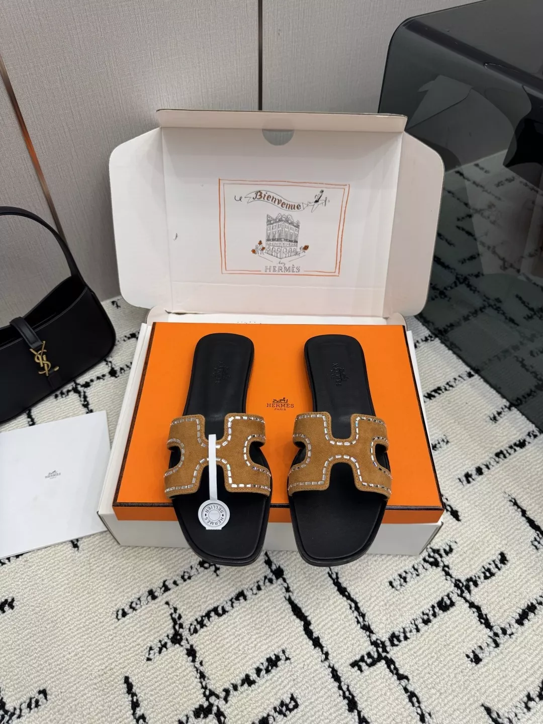 에르메스 켈리 버클 패턴 패브릭 포인티드 슬리퍼 상세 이미지 1