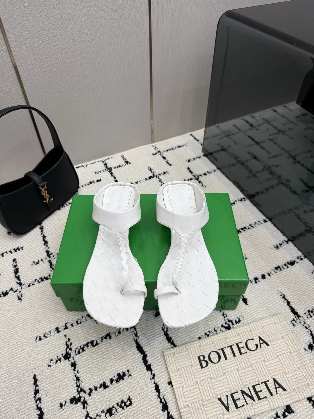 보테가베네타 리비아 핸드우븐 플랫 쪼리 샌들 상세 이미지 1
