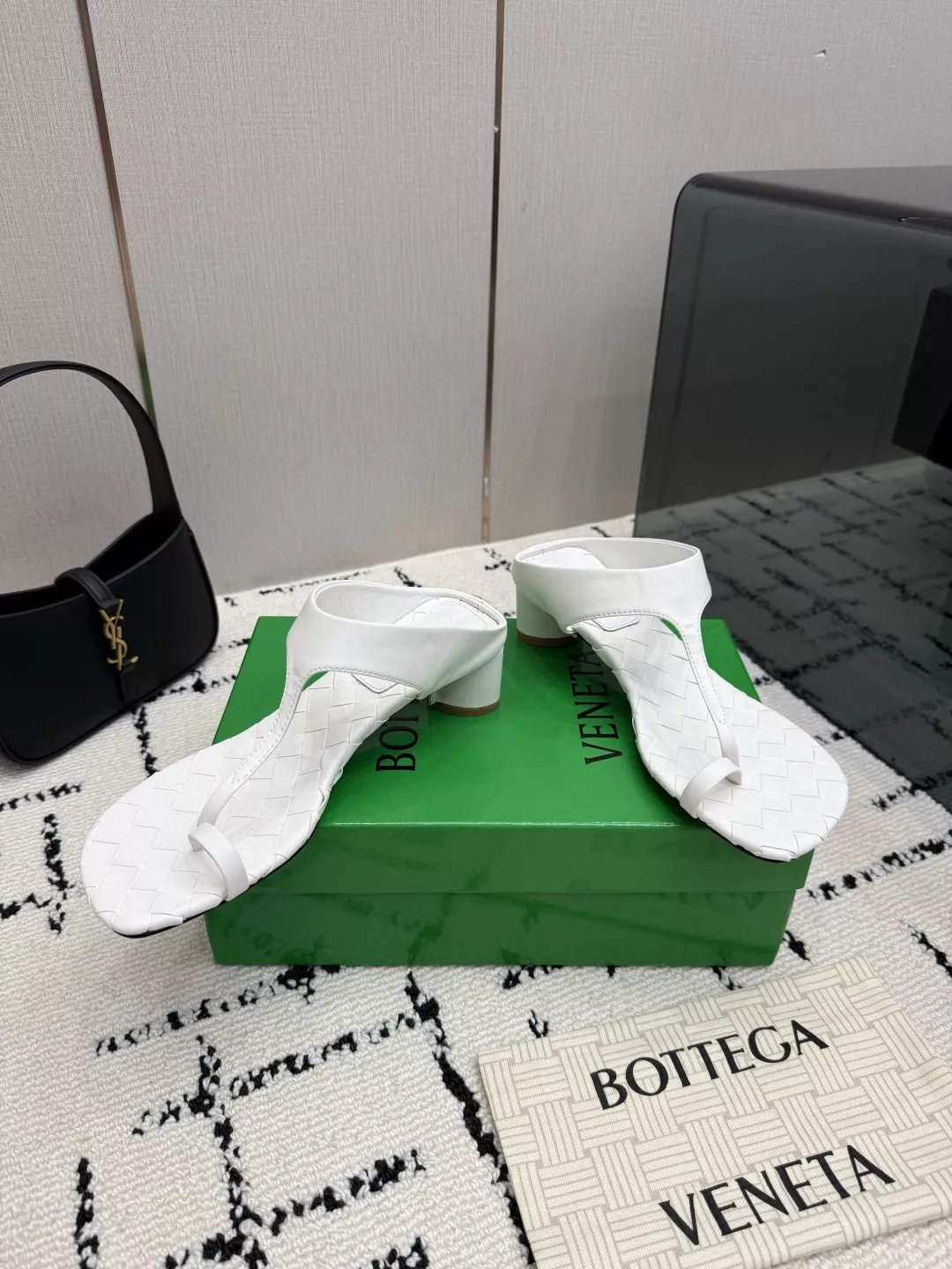 보테가베네타 리비아 핸드우븐 플랫 쪼리 샌들 상세 이미지 3
