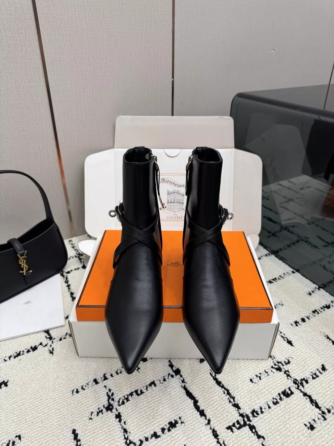 에르메스 켈리 버클 포인티드토 캣힐 앵클 부츠 상세 이미지 1
