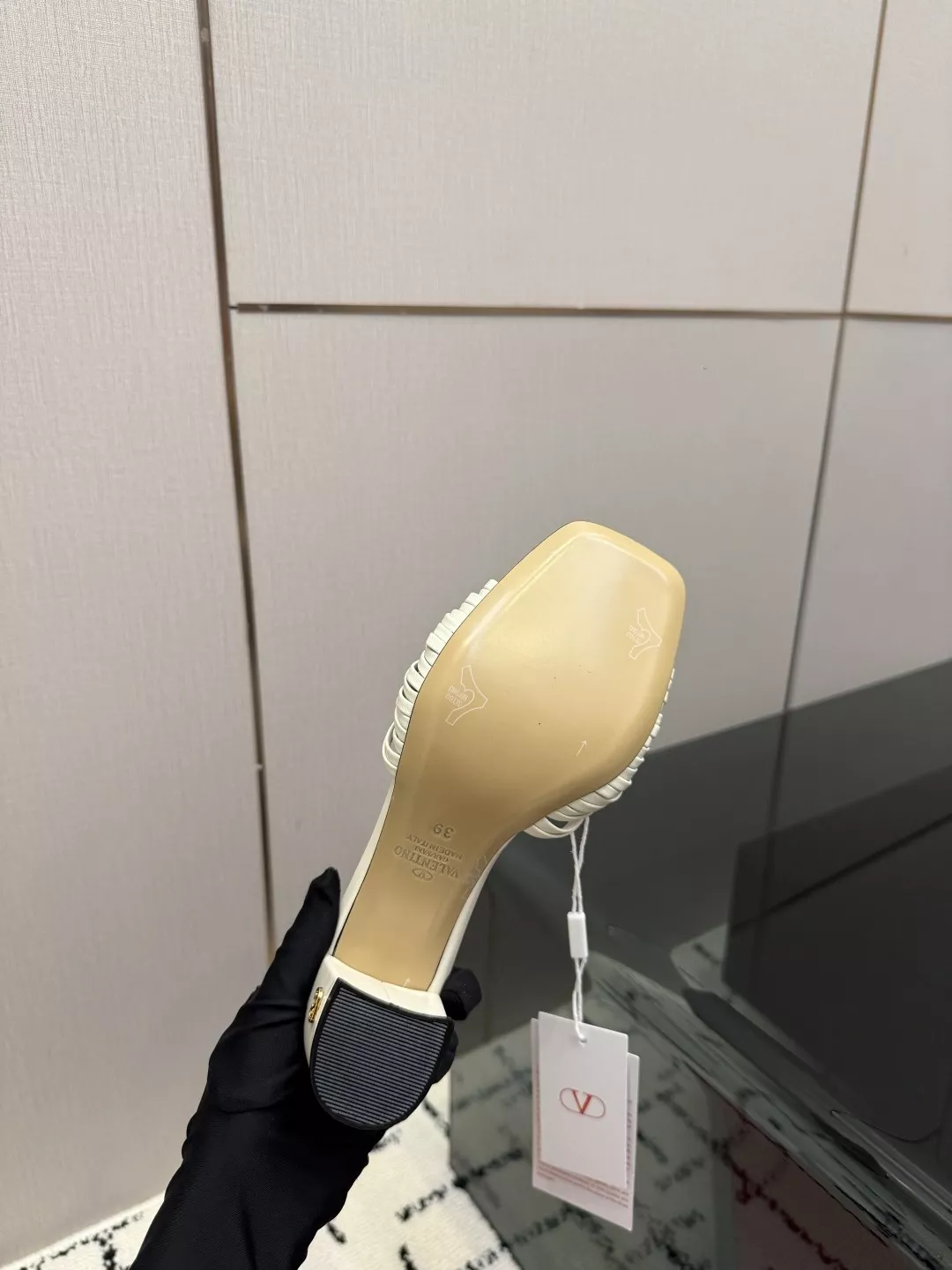 발렌티노 리본 포인트 스퀘어토 가죽 슬리퍼 상세 이미지 9