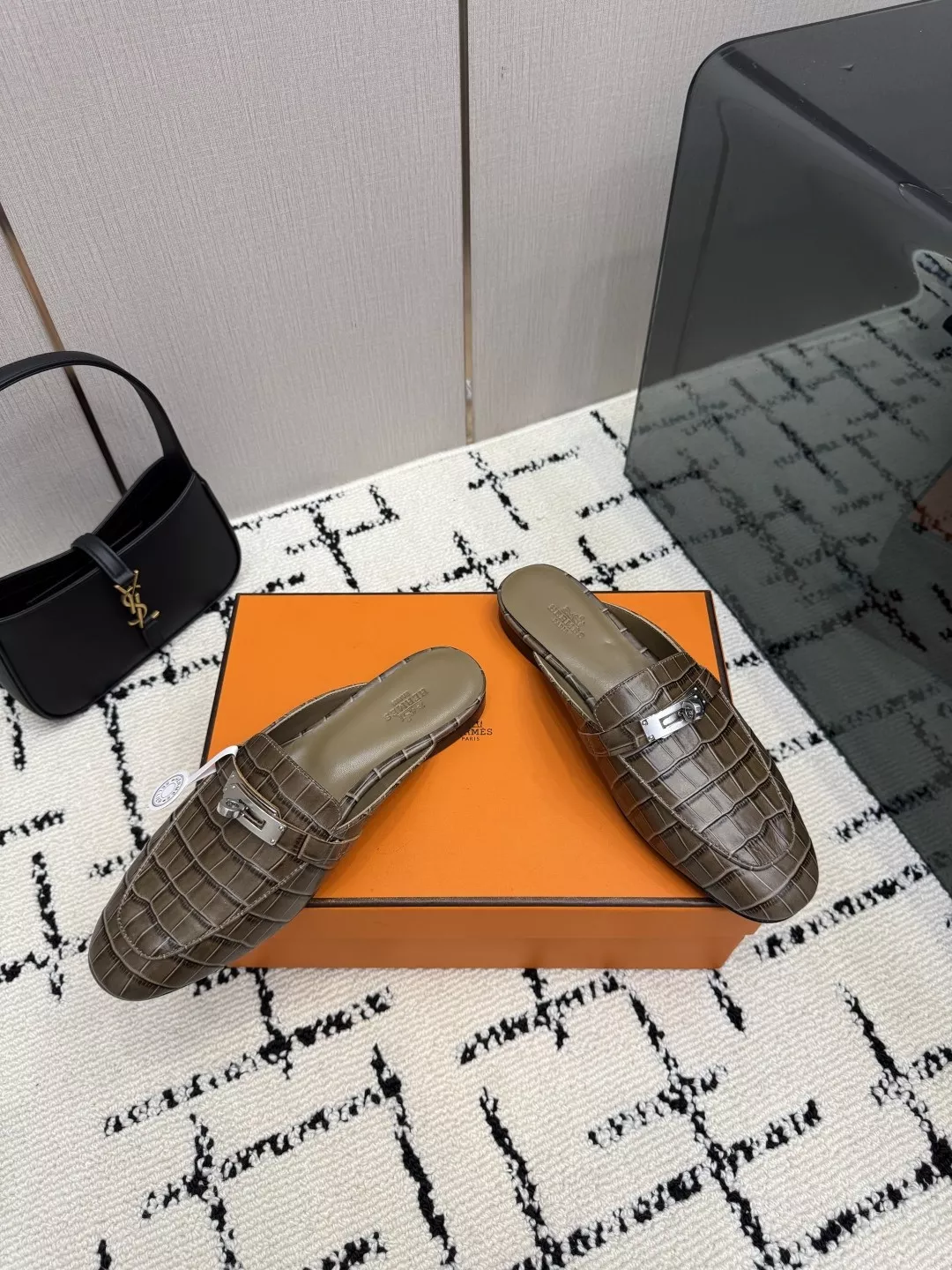 에르메스 켈리 버클 크로커다일 패턴 반막힘 로퍼 뮬 상세 이미지 3