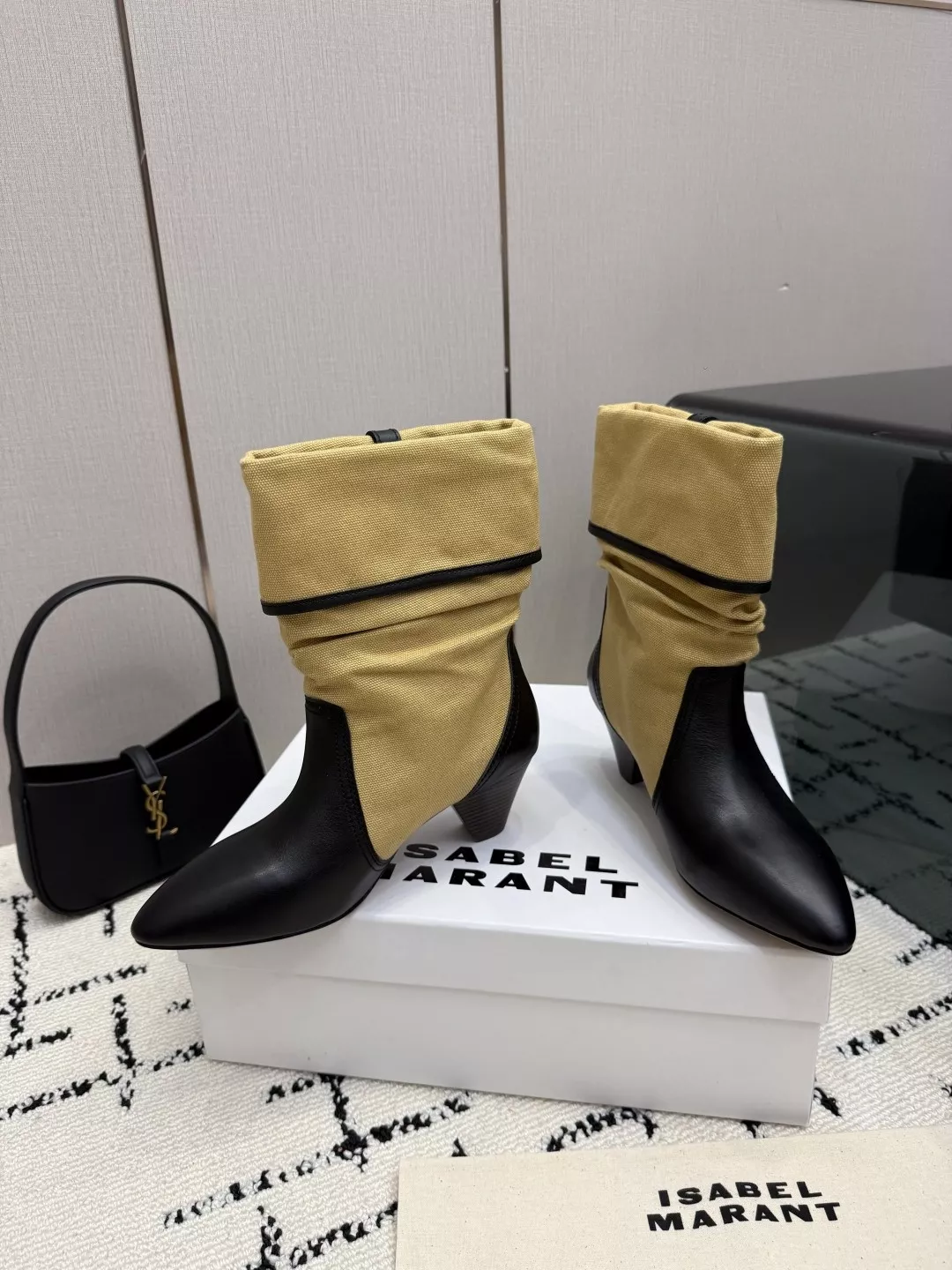 이자벨마랑 루즈 셔링 스웨이드 레더 앵클 부츠 상세 이미지 3
