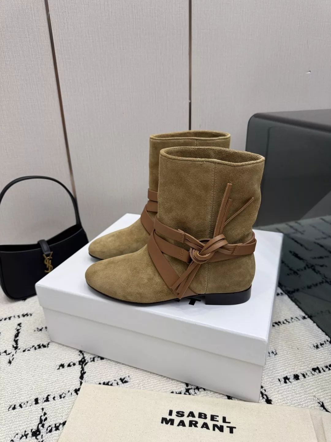 이자벨마랑 보헤미안 스웨이드 숏 앵클 부츠 상세 이미지 4