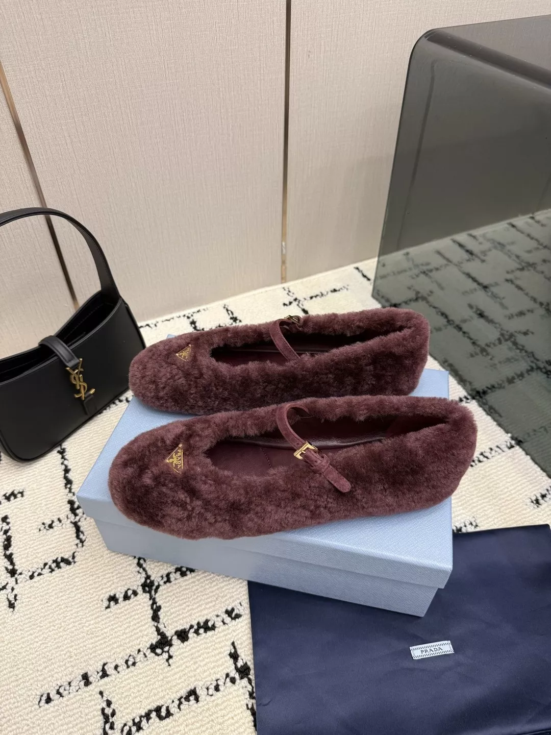 프라다 삼각 로고 울 메리제인 플랫슈즈 상세 이미지 4