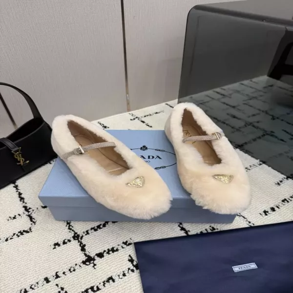 프라다 양모 삼각로고 메리제인 플랫슈즈