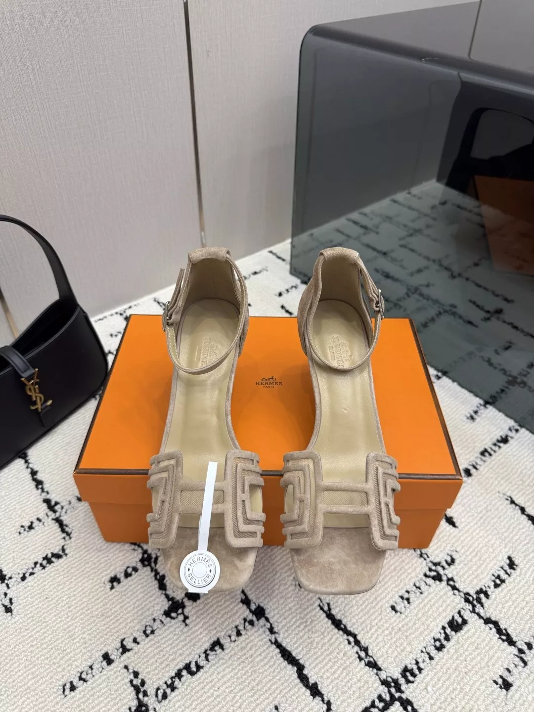 에르메스 로고 버클 스트랩 토오픈 힐 샌들 상세 이미지 1
