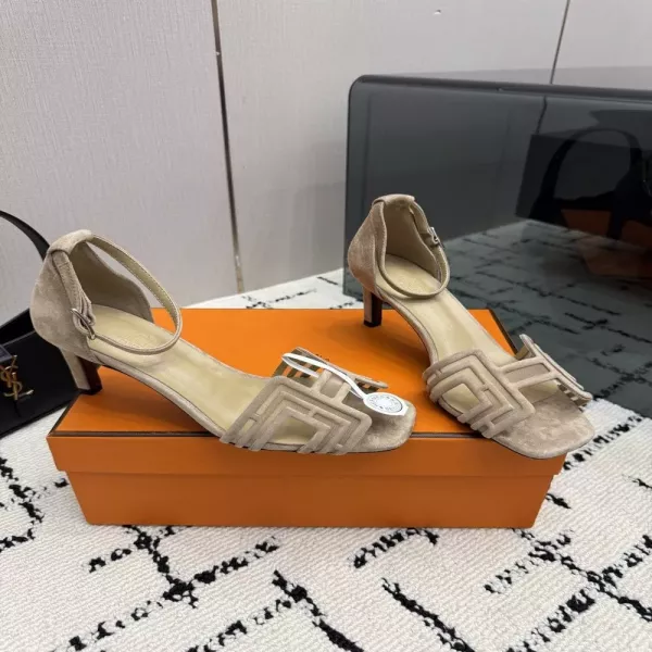 에르메스 로고 버클 스트랩 토오픈 힐 샌들