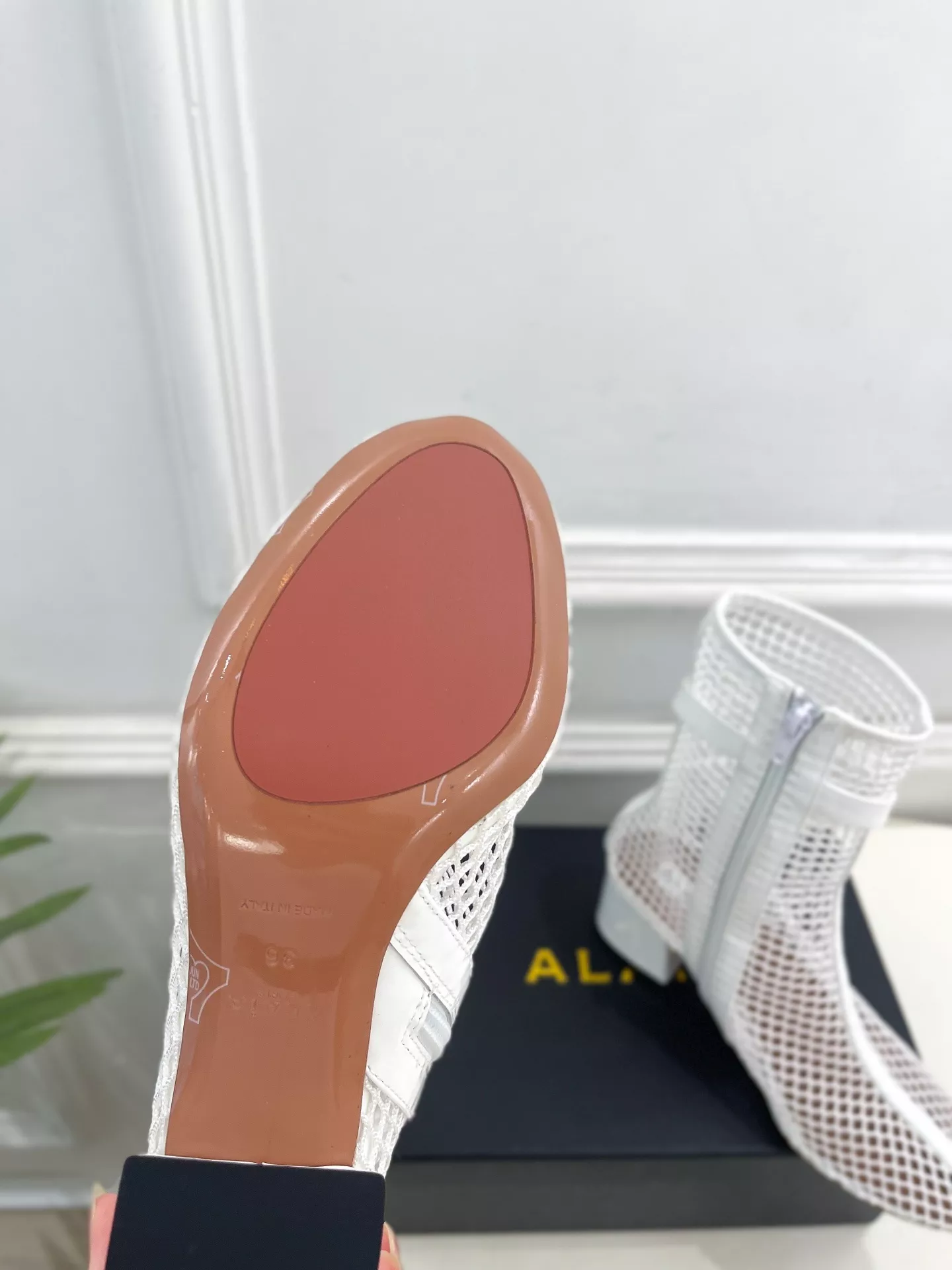 알라이아 피쉬넷 메쉬 블록힐 앵클 부츠 상세 이미지 9