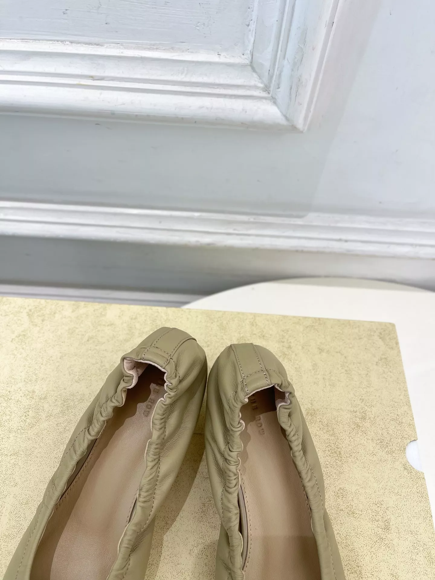 더로우 미니멀 포인티드토 캣힐 플랫슈즈 상세 이미지 7