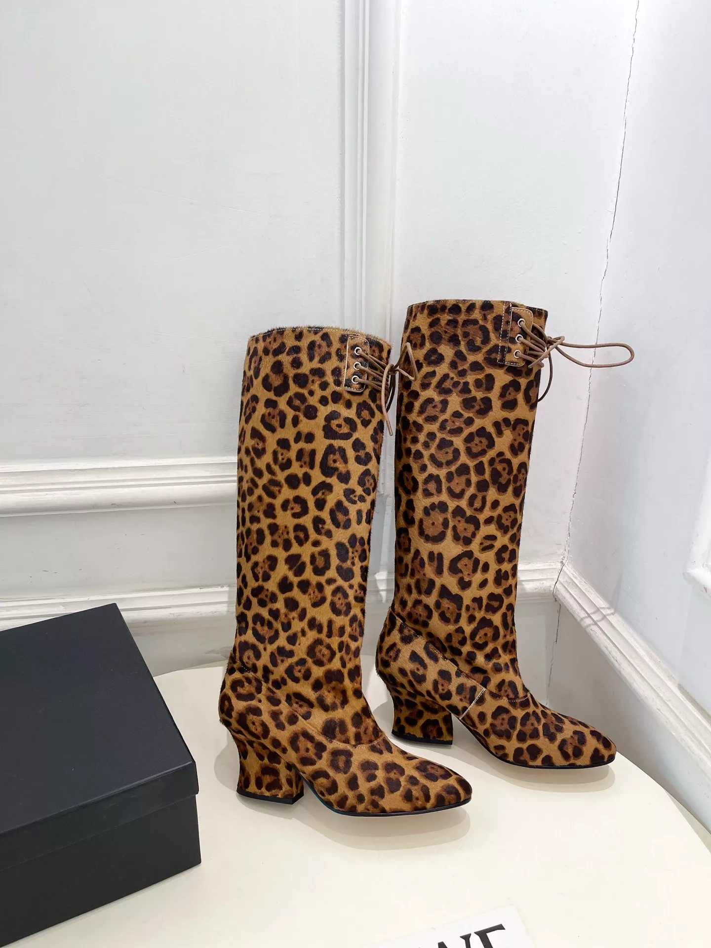 질샌더 레오파드 송치 레이스업 굵은굽 미들 부츠 상세 이미지 2