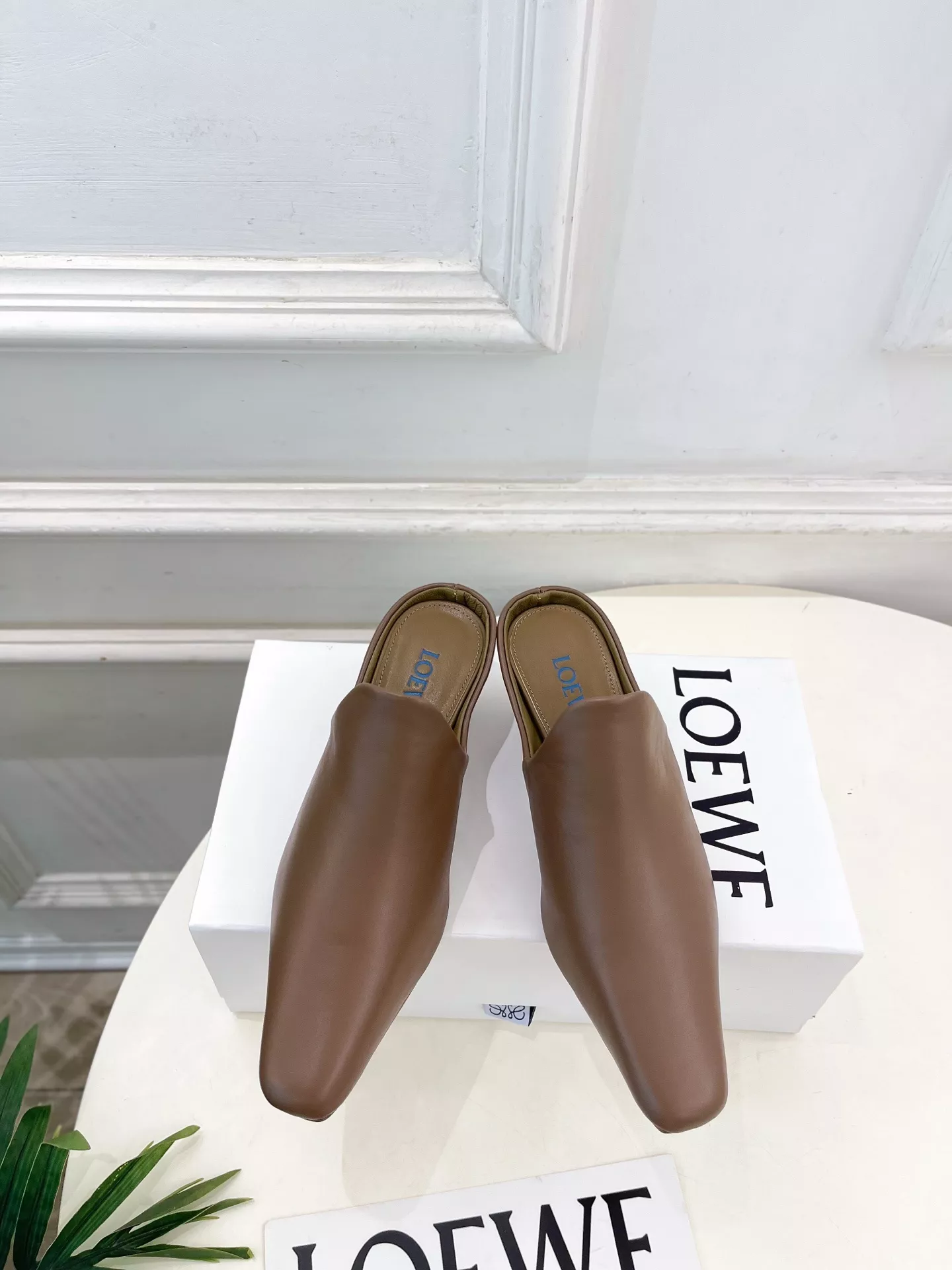 로에베 에밀리 사선 스퀘어토 키튼힐 뮬 상세 이미지 1