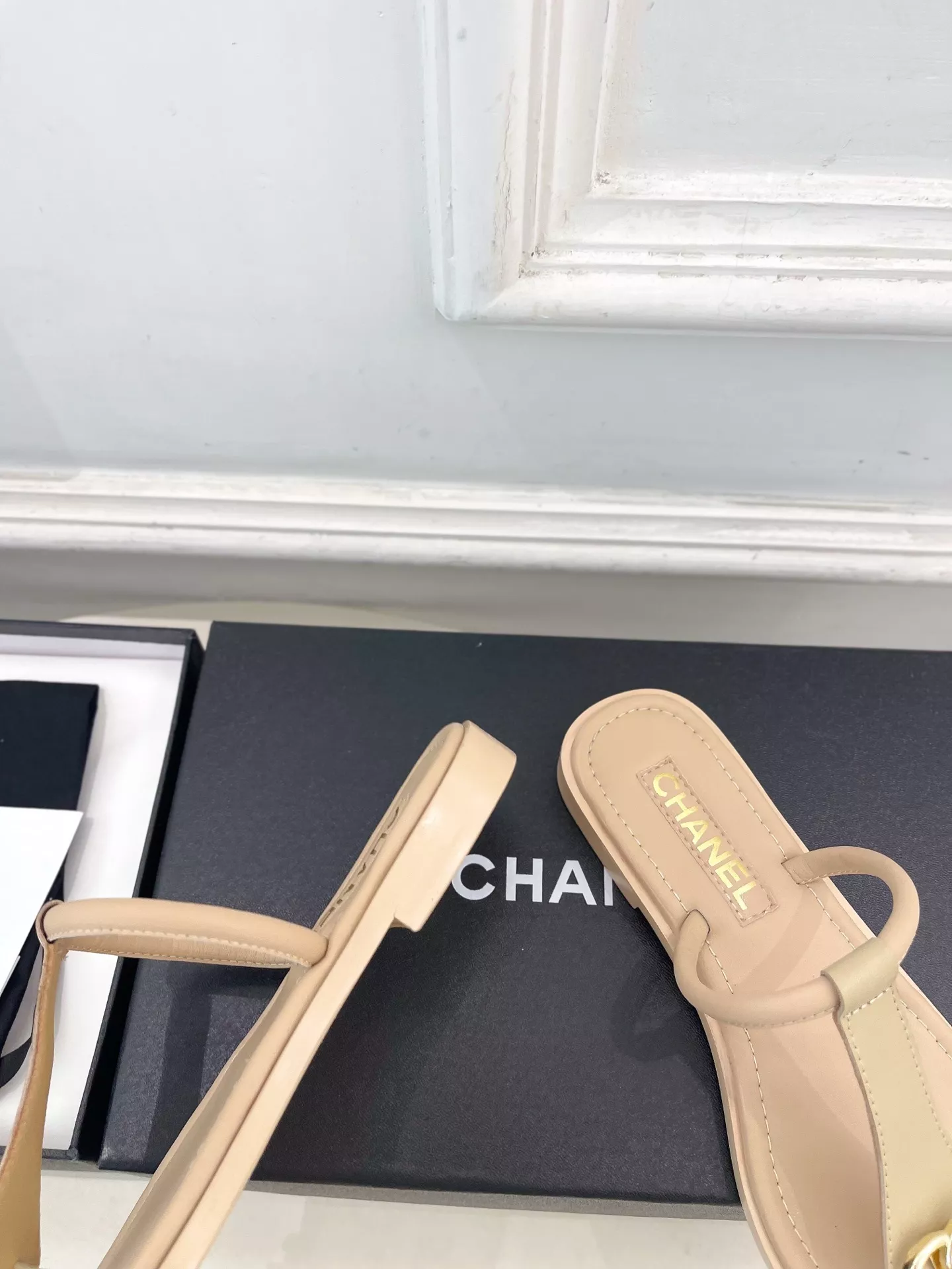 샤넬 더블 C 북클로저 램스킨 플랫 쪼리 상세 이미지 8