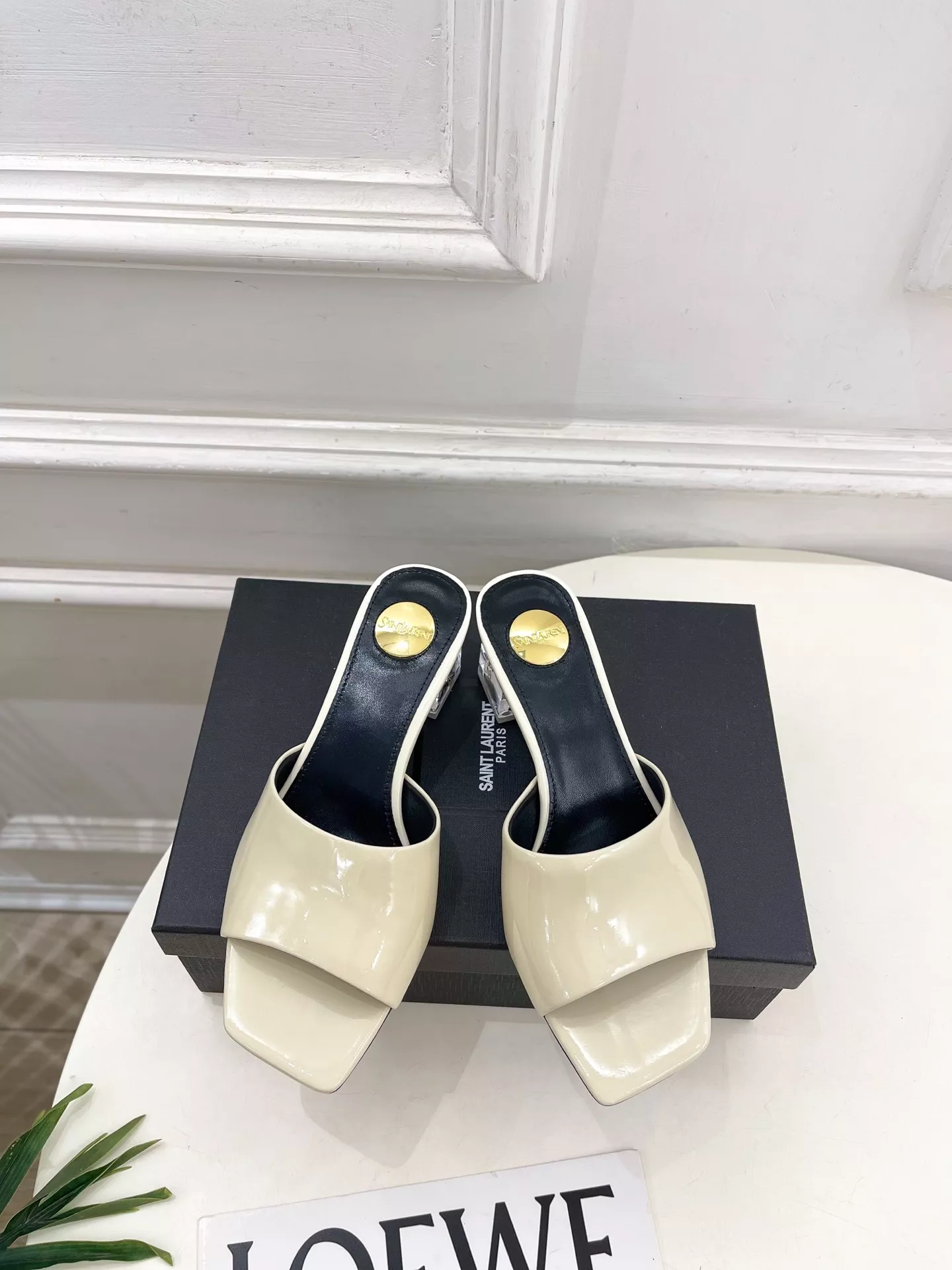 입생로랑 투명굽 스퀘어토 페이턴트 가죽 토오픈 뮬 상세 이미지 1