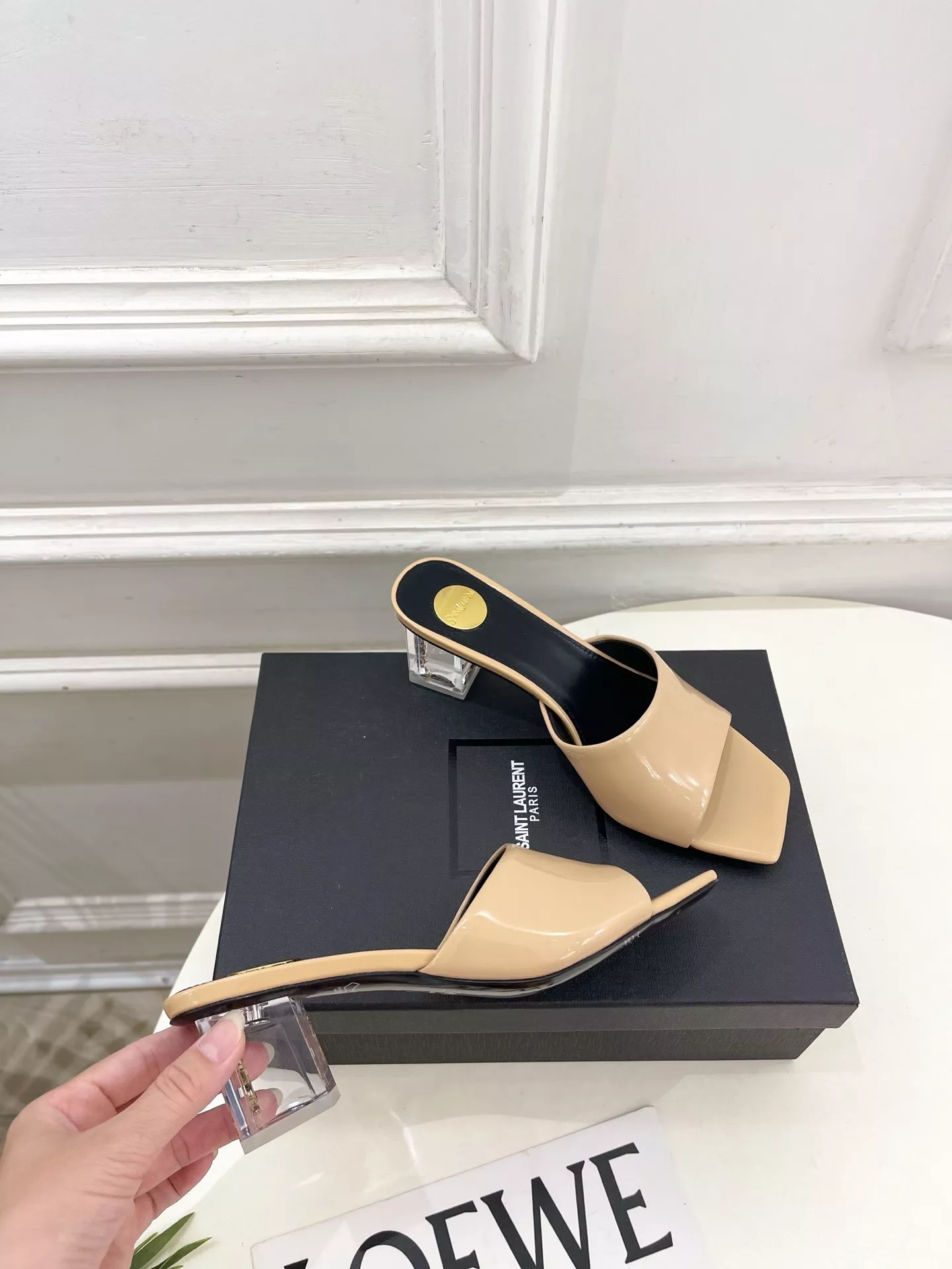 입생로랑 투명굽 스퀘어토 페이턴트 토오픈 뮬 상세 이미지 4