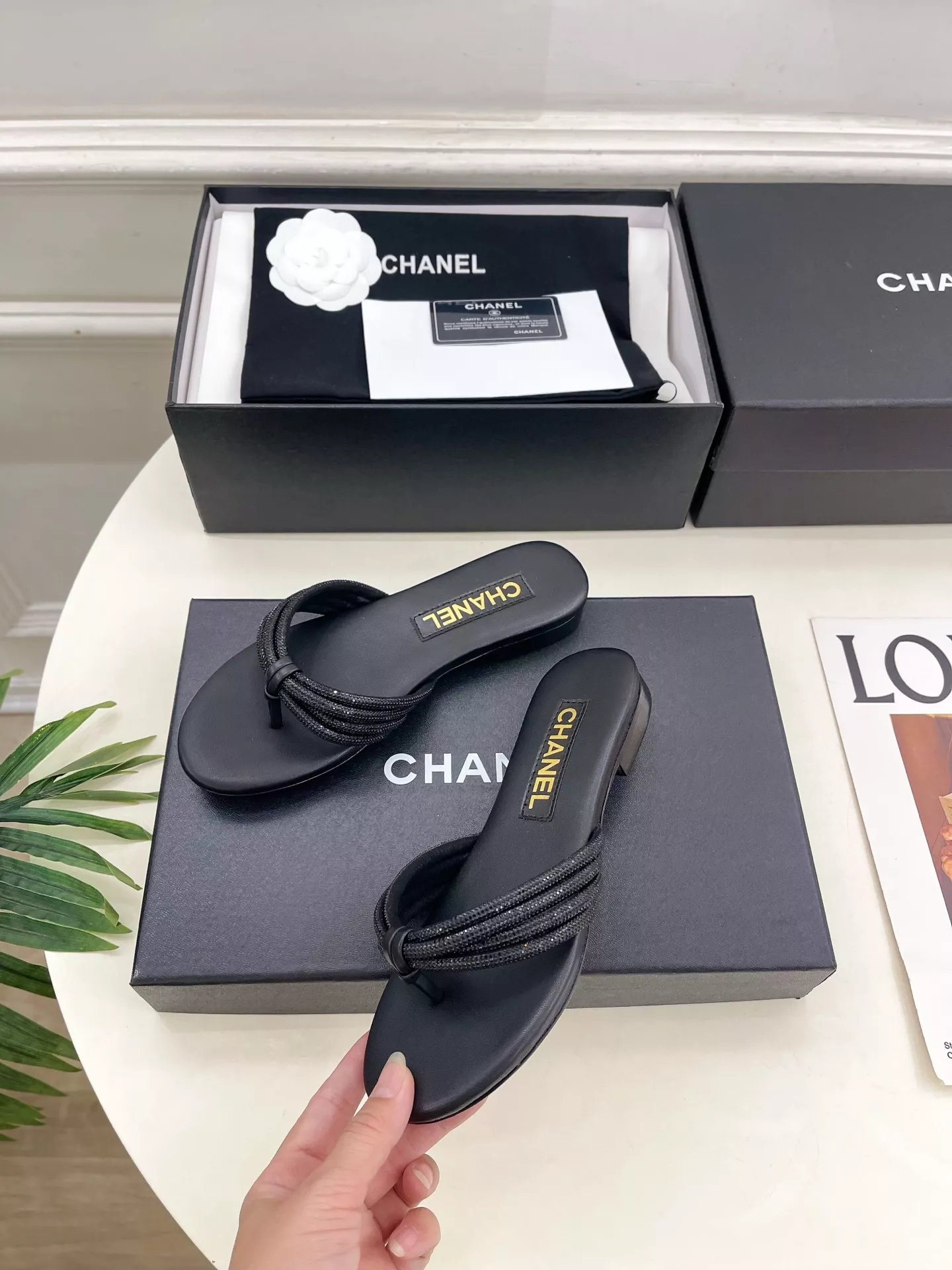 샤넬 더블C 워터드롭 장식 플랫 쪼리 슬리퍼 상세 이미지 3