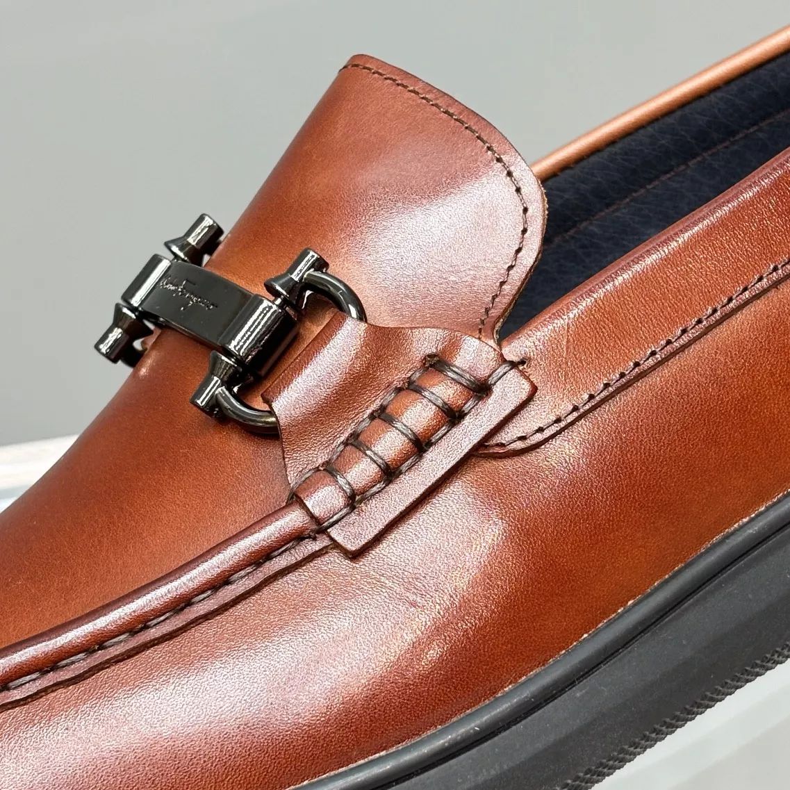 페라가모 간치니 장식 수입 소가죽 슬립온 로퍼 상세 이미지 13