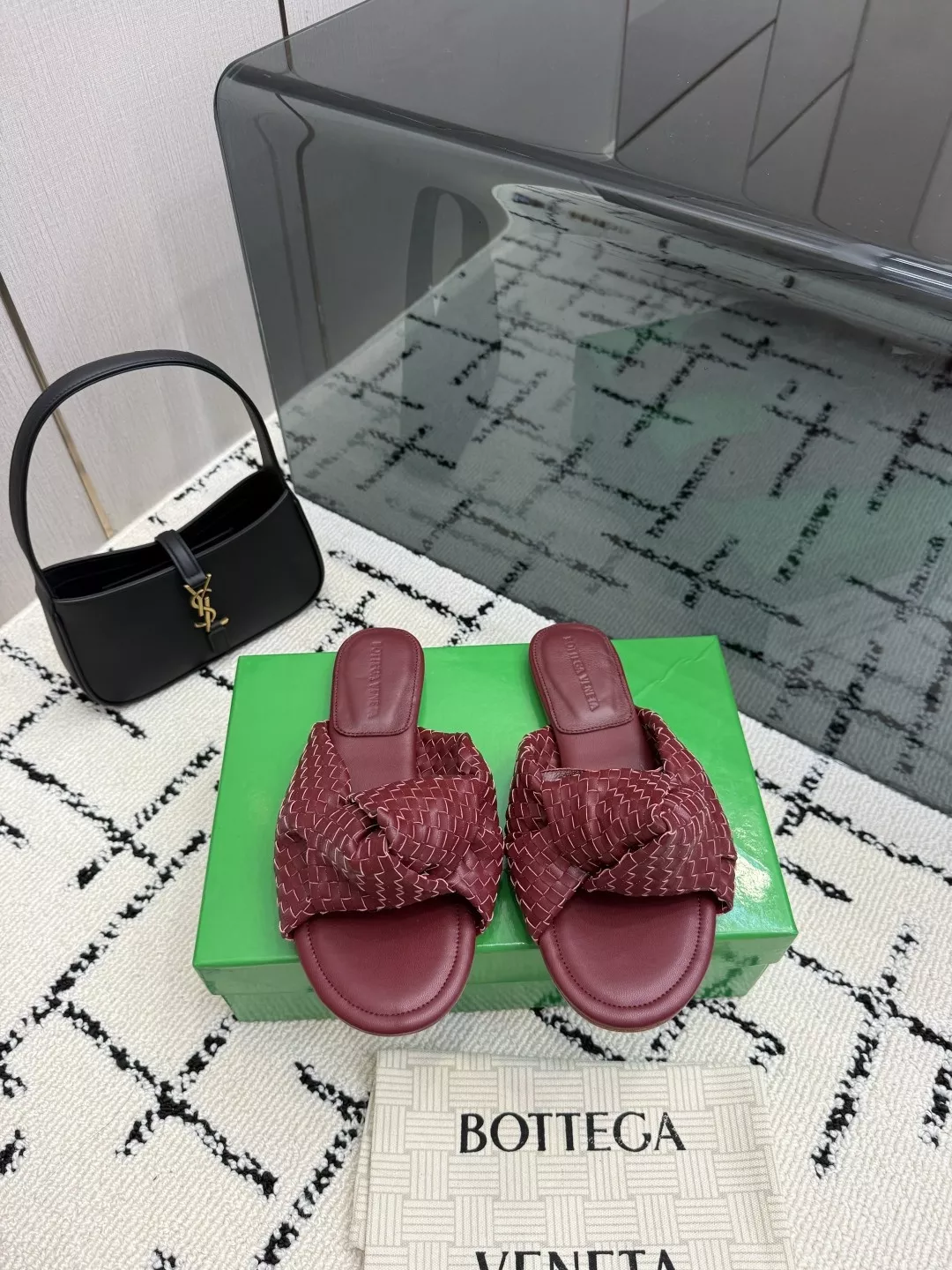 보테가베네타 인트레치아토 매트 양가죽 슬리퍼 상세 이미지 1