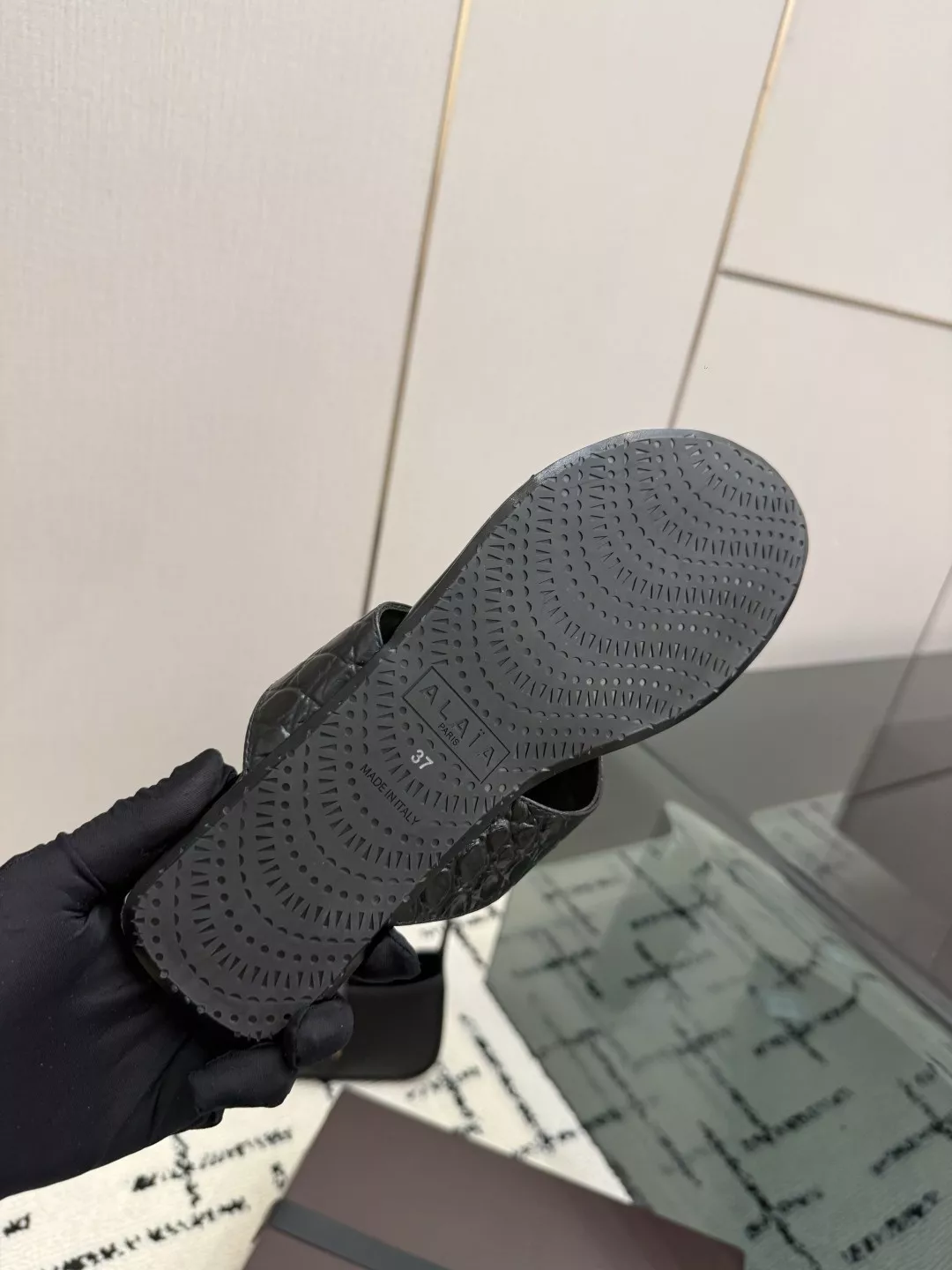 알라이아 하트 장식 웨지 조각굽 쪼리 상세 이미지 9