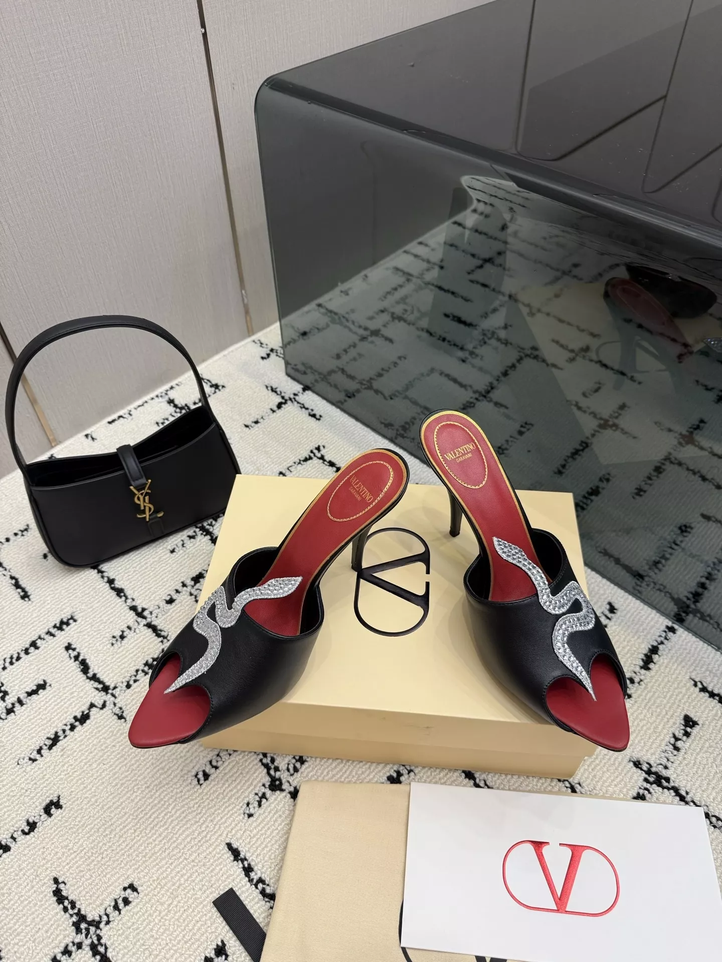 발렌티노 스네이크 크리스털 장식 레더 토오픈 뮬 상세 이미지 4