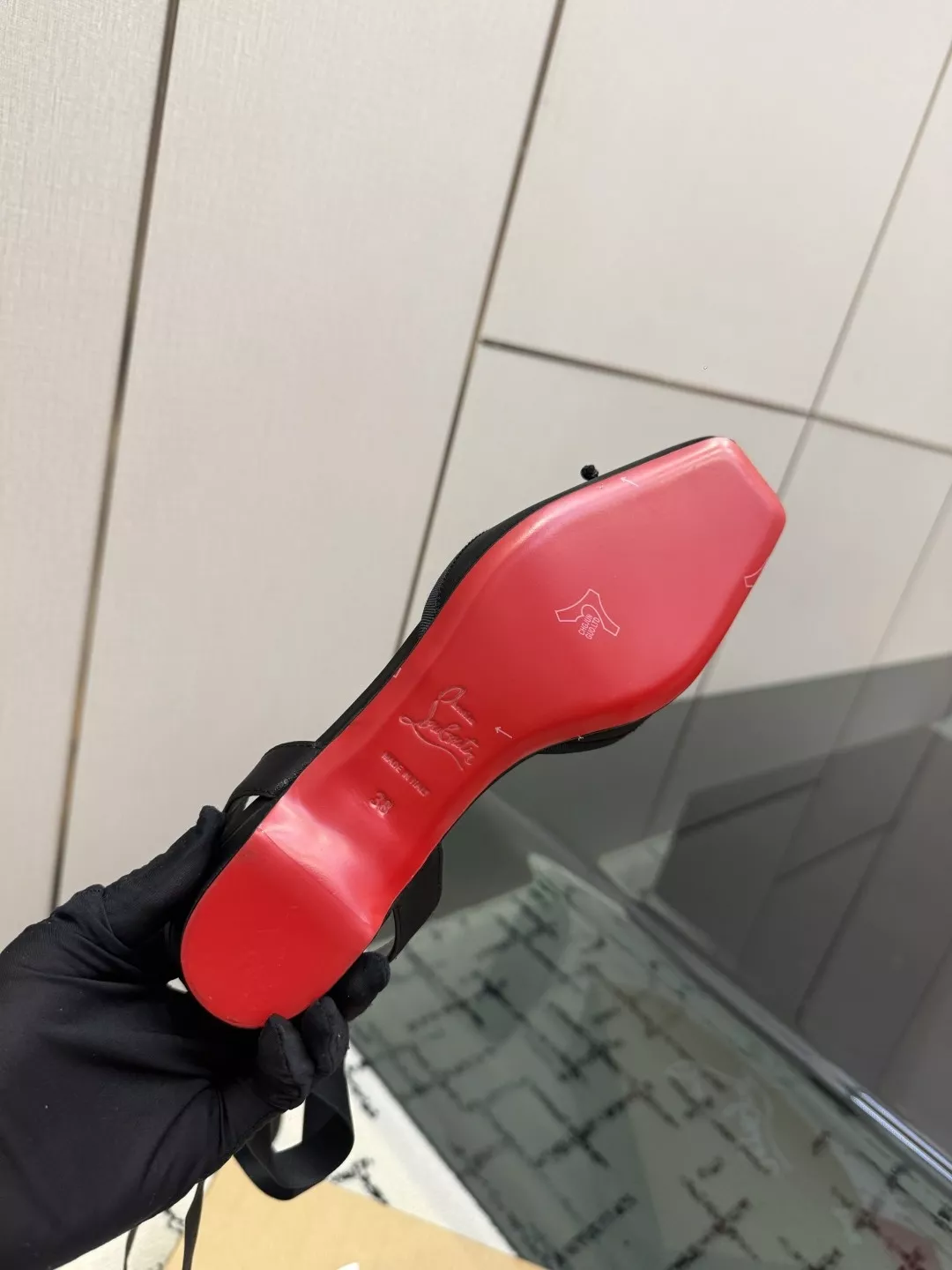 크리스찬루부탱 스퀘어토 스트랩 워터드롭 하이힐 플랫 스트랩 상세 이미지 9
