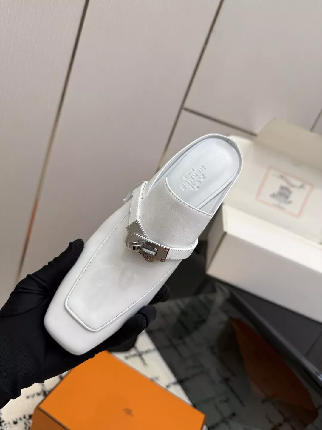 에르메스 켈리 버클 포인티드 레더 로퍼 뮬 상세 이미지 8