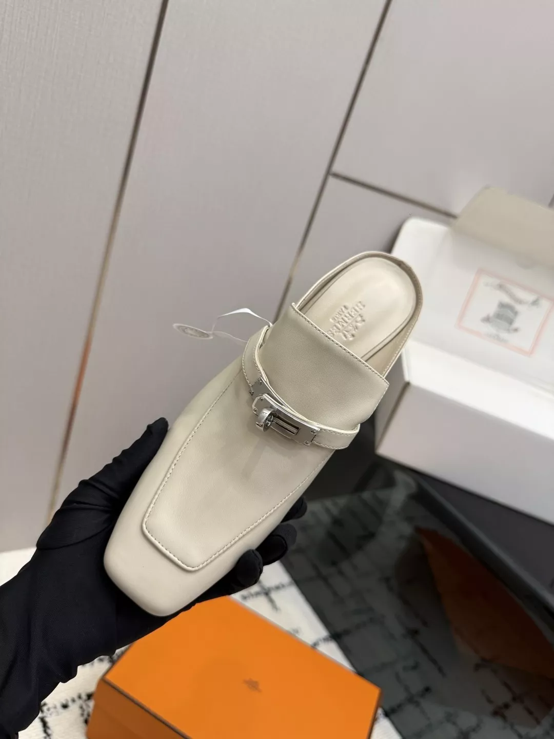 에르메스 켈리 버클 포인티드 토 가죽 로퍼 뮬 상세 이미지 8