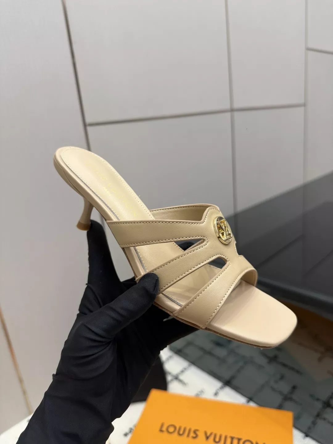 루이비통 모노그램 카프스킨 중굽 토오픈 뮬 샌들 상세 이미지 7