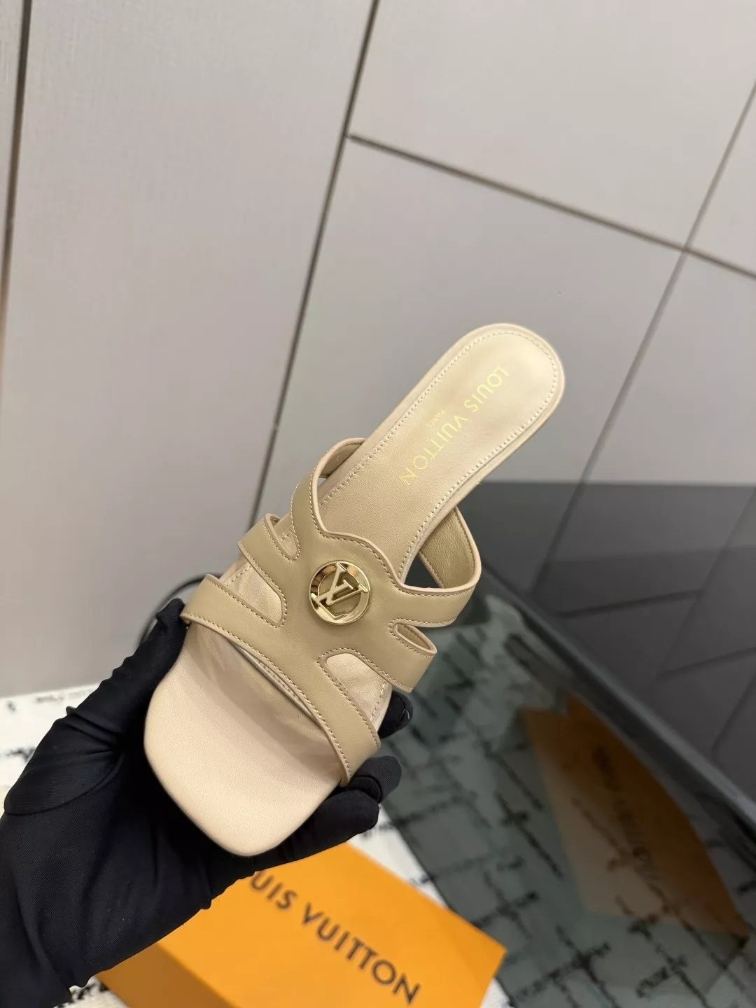 루이비통 모노그램 카프스킨 중굽 토오픈 뮬 샌들 상세 이미지 8