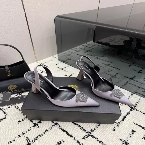 베르사체 아틀란티스 실크 메두사 장식 슬링백 펌프스