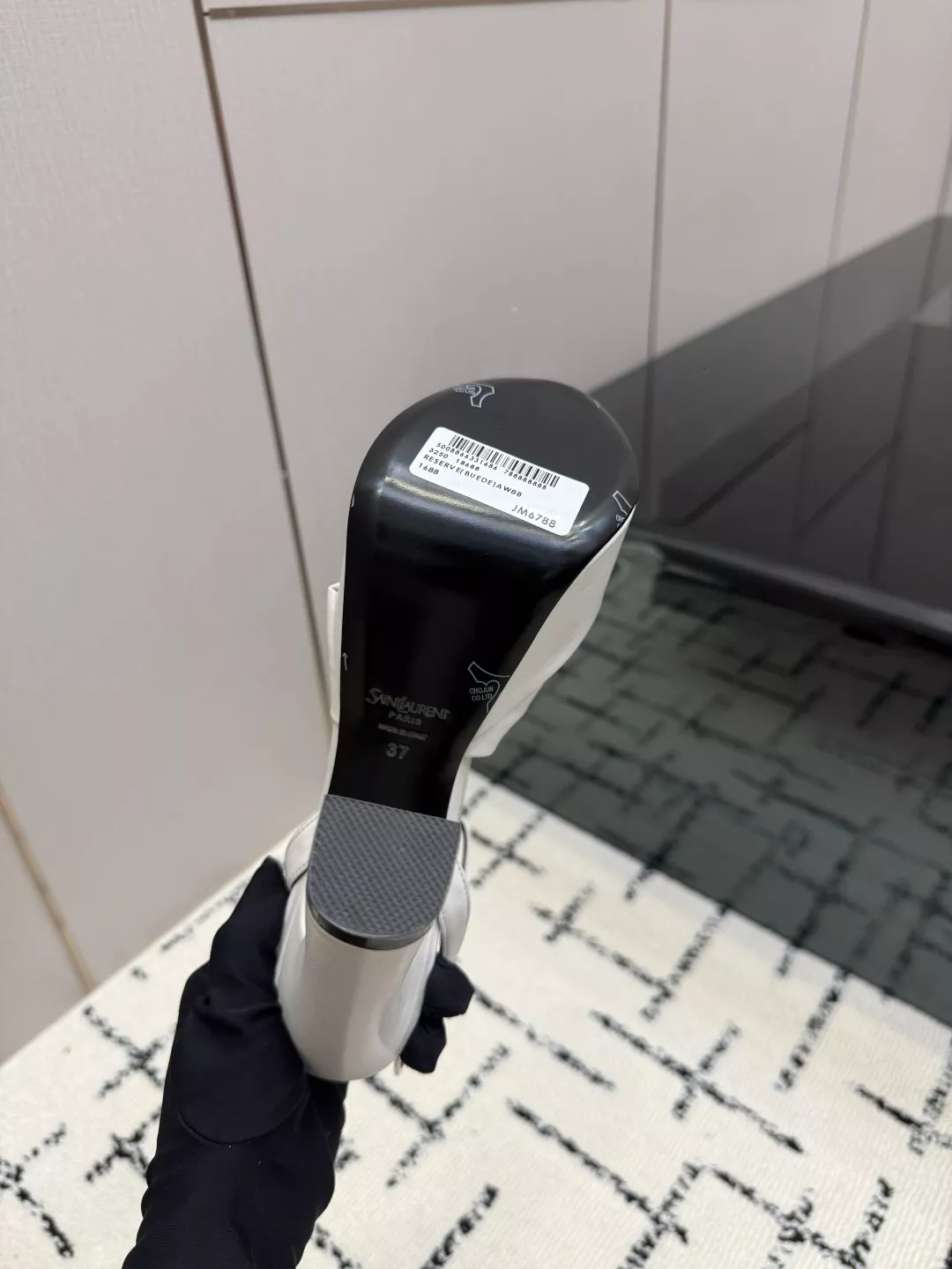 입생로랑 스몰 로고 아몬드토 힐 샌들 상세 이미지 9